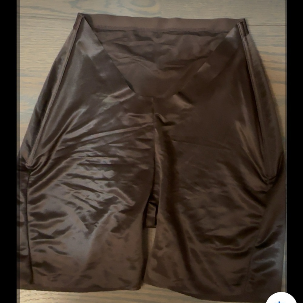 Skims Barely There Shapewear Low Back Shorts - Picture 3 of 5